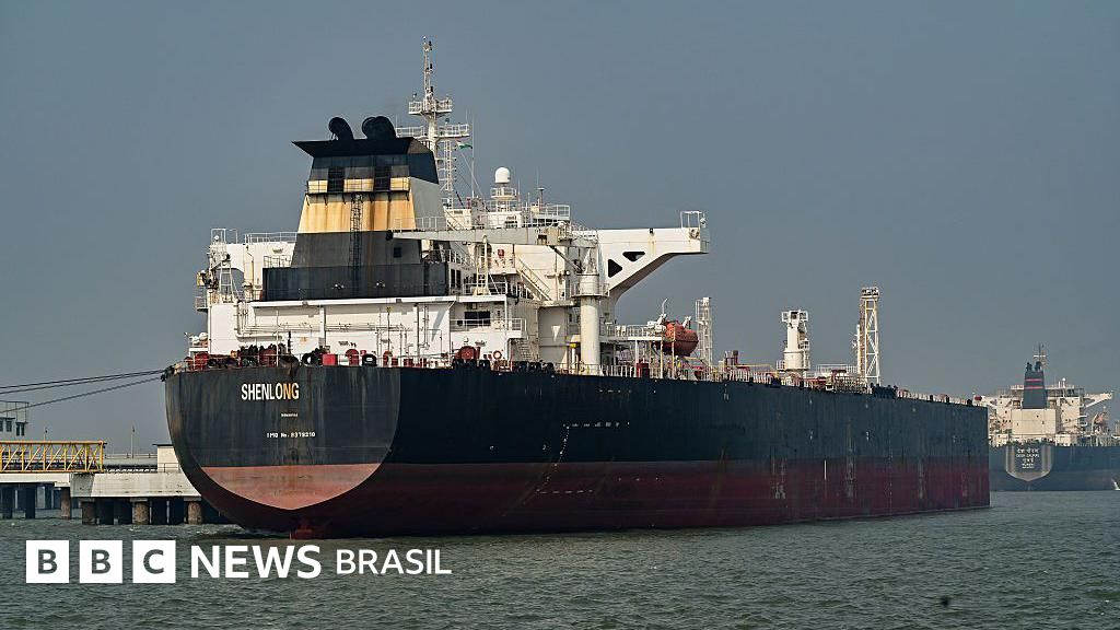 Quase 100 navios atravessaram o Estreito de Ormuz desde o início da guerra. Quem está conseguindo passar?