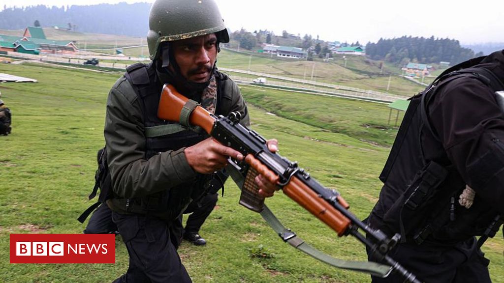 Como poderio militar da Índia e do Paquistão se comparam, em meio à escalada do conflito entre as duas potências