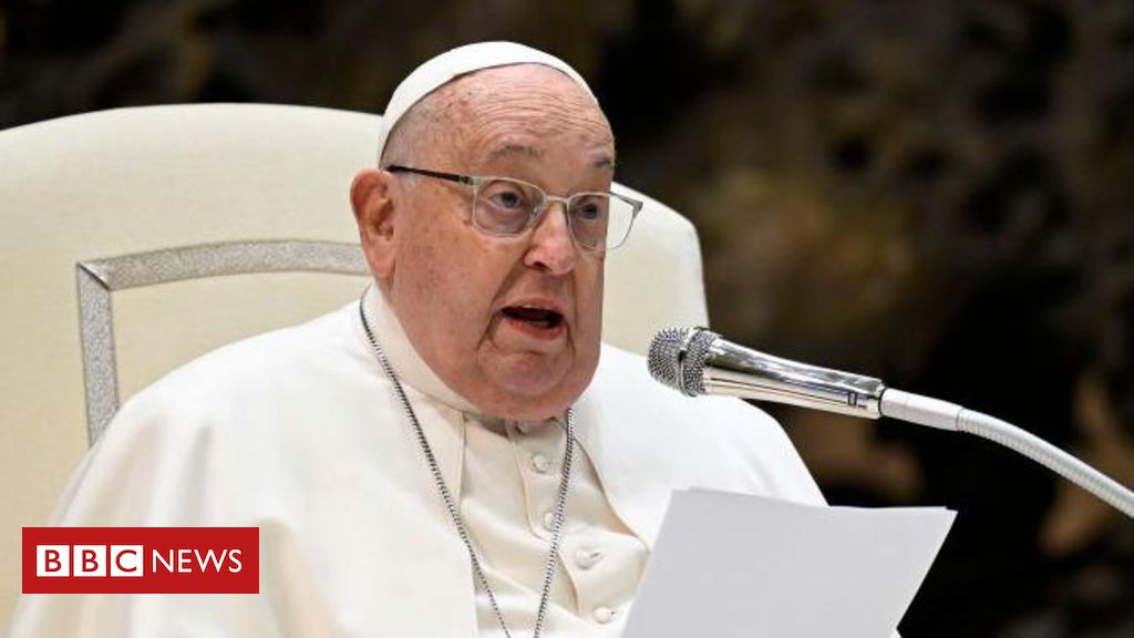 Papa está sem febre e estável, diz Vaticano