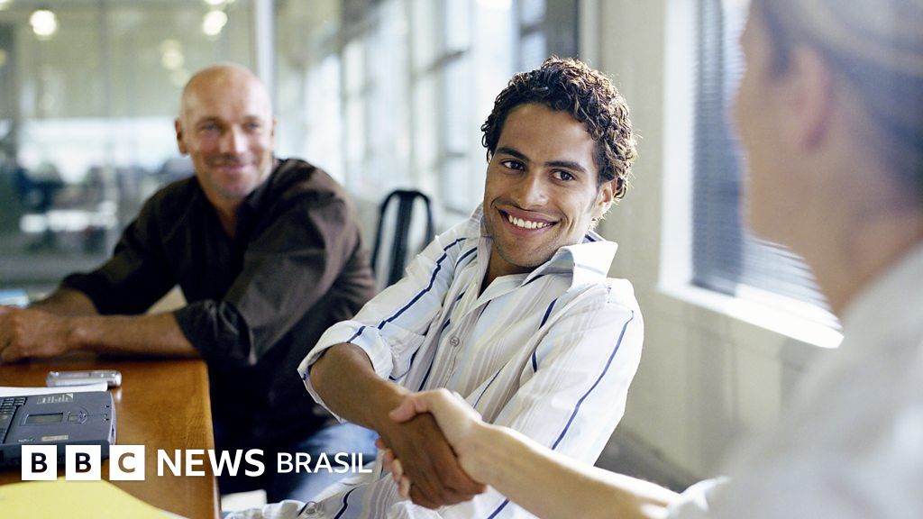 Por que algumas pessoas acham tão difícil receber elogios?