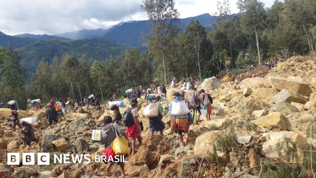 A corrida para resgatar vítimas de deslizamento de terra em Papua-Nova Guiné