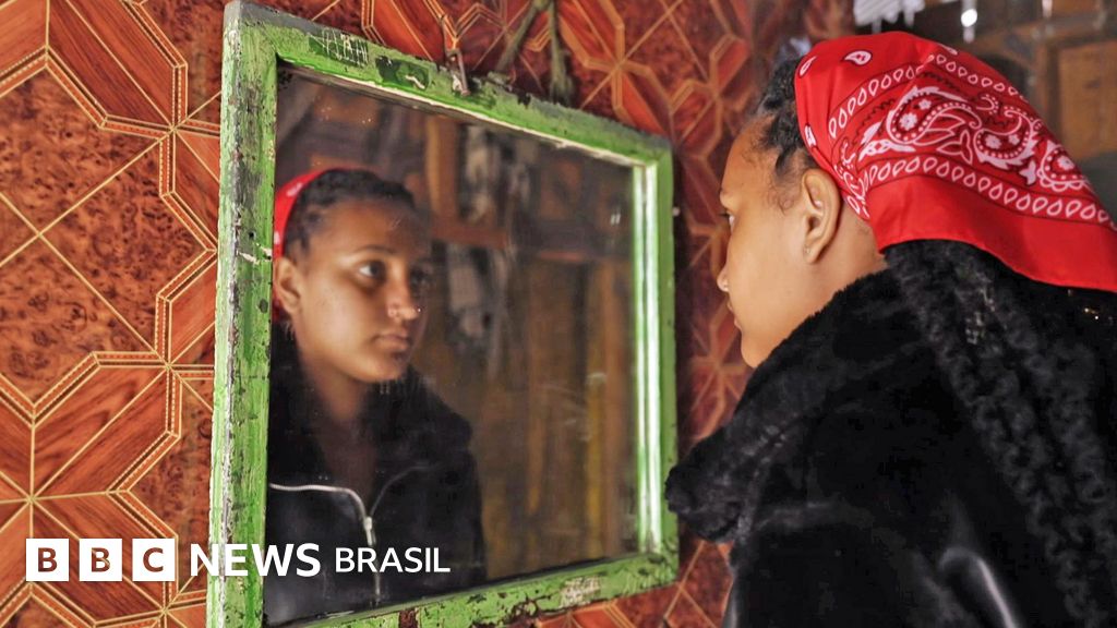 'Disseram-me que ele estava morto': crianças nascidas perto de base militar descobrem a verdade sobre pais soldados