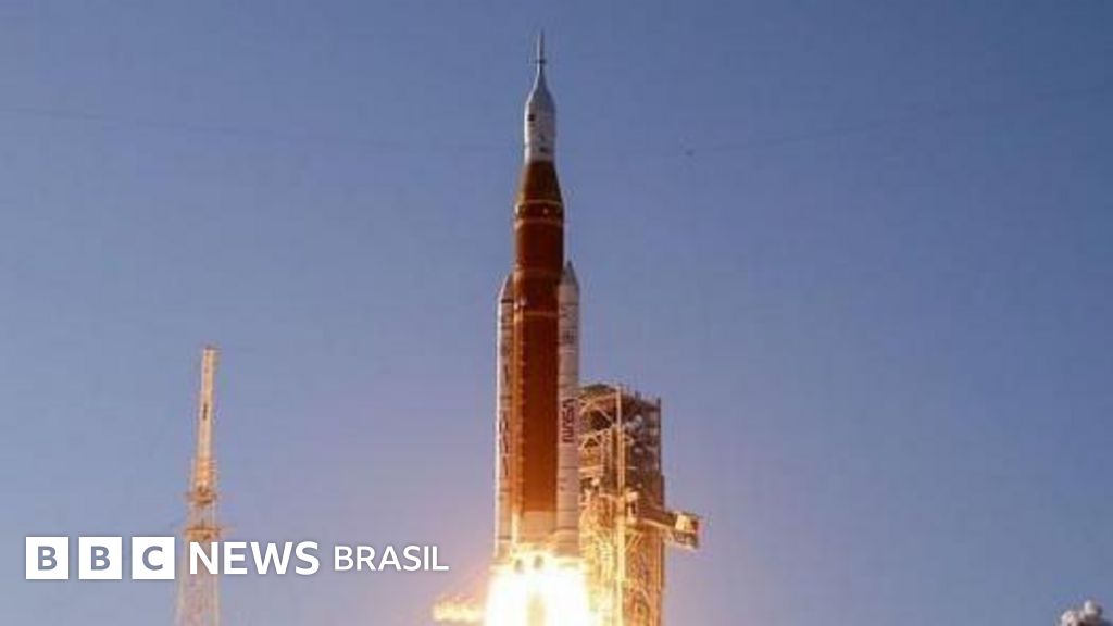 Astronautas da Artemis 2 reestabelecem contato após missão no lado oculto da Lua