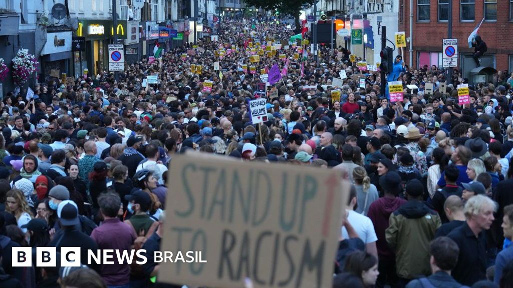 Protestos antirracismo tomam Reino Unido após manifestações violentas contra imigrantes