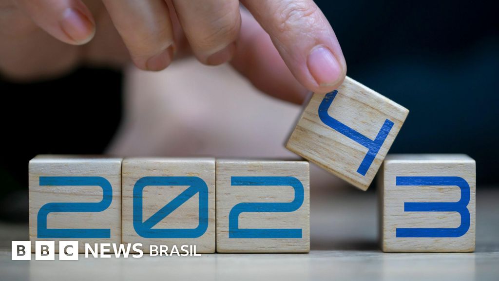 Por que o ano não acaba à meia-noite de 31 de dezembro, nem dura sempre o mesmo tempo