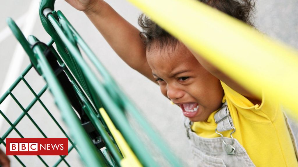 Compre um jogo de chá infantil. Vamos imaginar: hora do chá