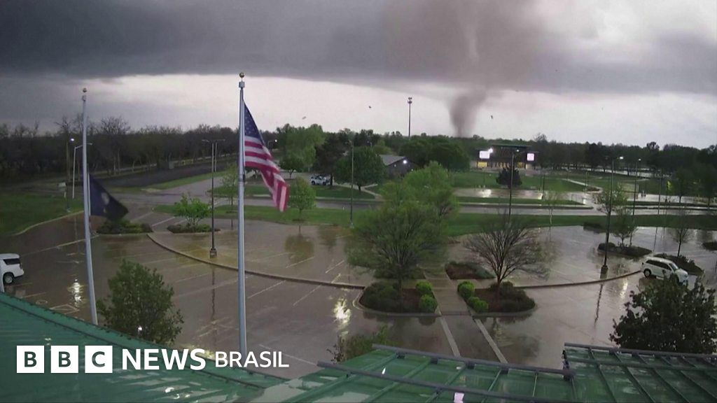 Câmera capta momento exato de passagem de twister nos EUA