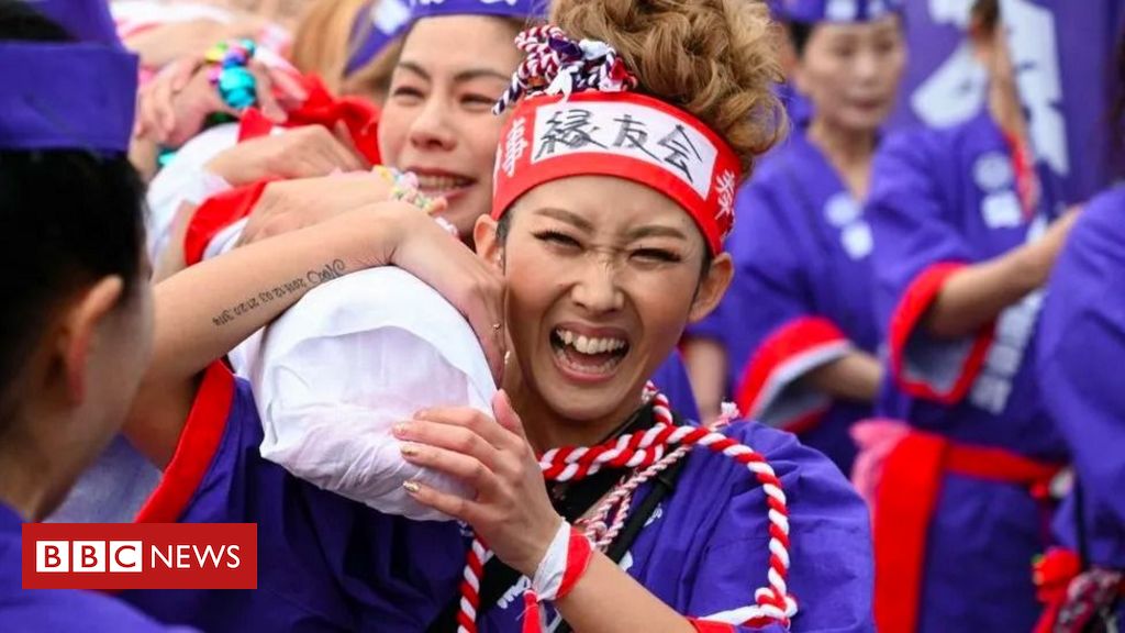 Japan: Traditional “nudist festival” that welcomed women for the first time in 1,250 years