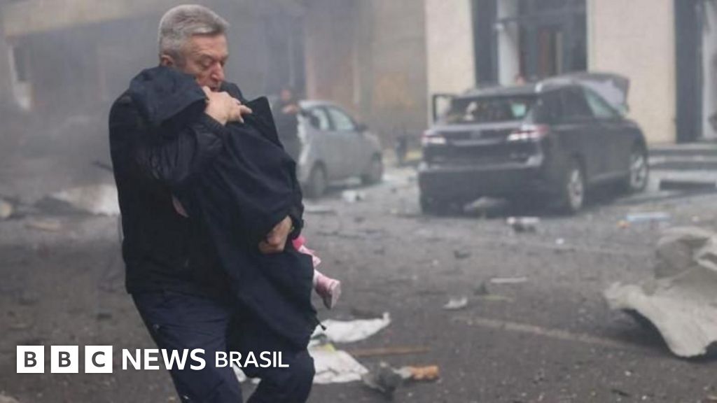 Os 'heróis de Kharkiv', que resgataram 48 crianças de um jardim de infância atacado por drones russos na Ucrânia