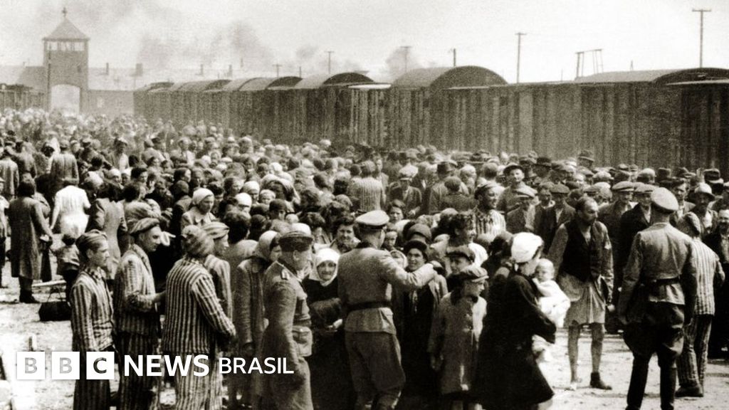 Libertação de Auschwitz como o campo de extermínio se tornou o centro do Holocausto nazista Libertação de Auschwitz como o campo de extermínio se tornou o centro do Holocausto nazista
