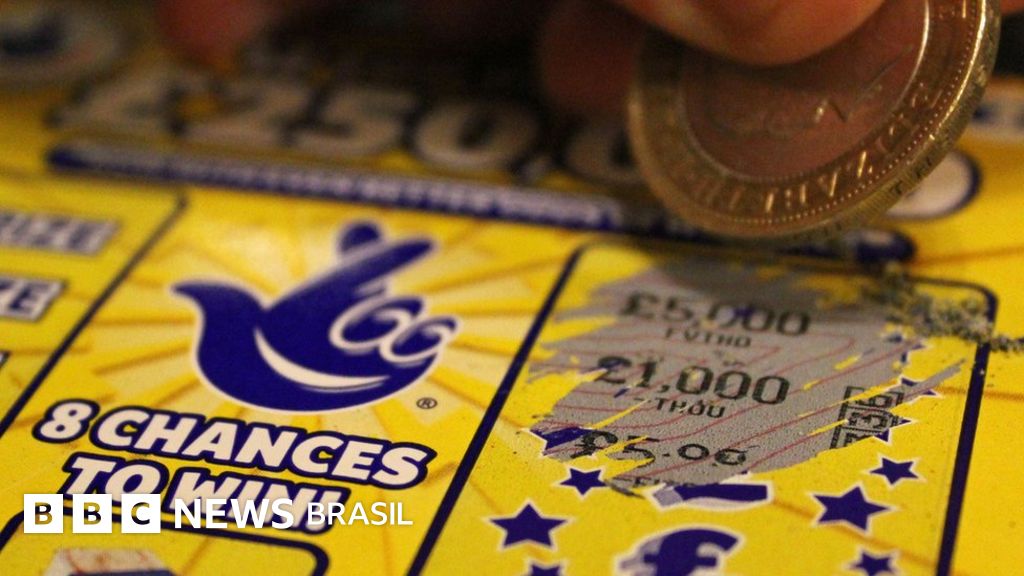 Britânicos são presos por comprar bilhete de loteria premiado com cartão roubado e não levam prêmio de R$ 30 milhões
