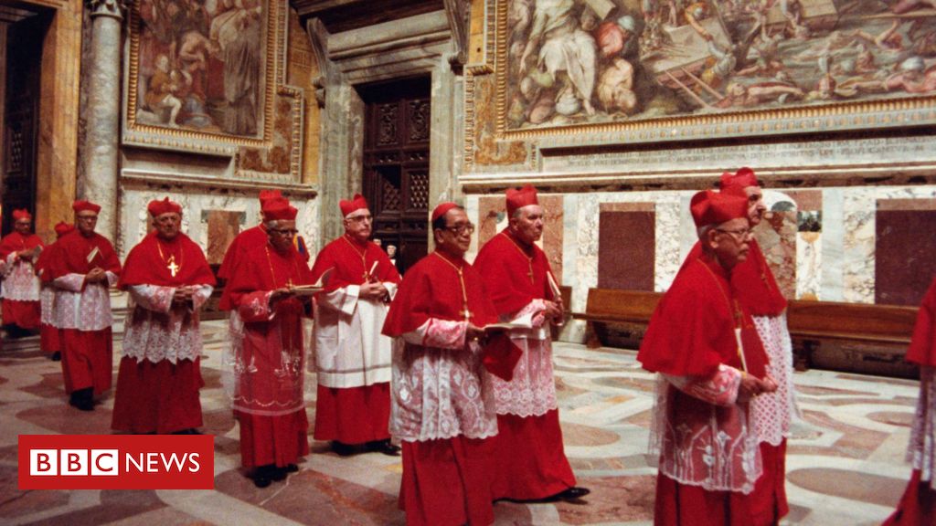 Como um novo papa é escolhido?