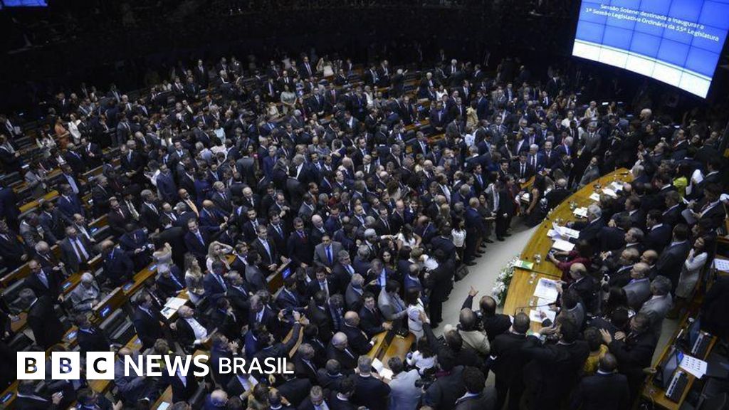 Senado vota aumento no número de deputados: Brasil precisa de mais parlamentares?
