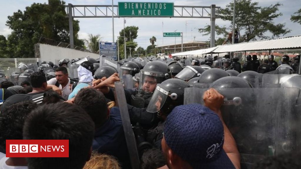 Caravana de migrantes Exaustos e famintos milhares de