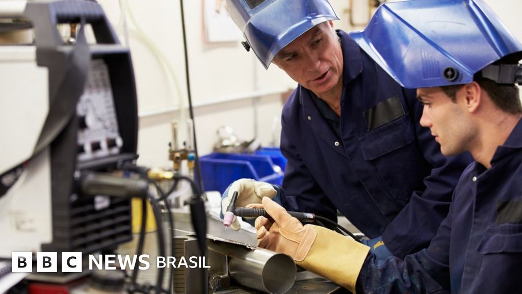 Estudo liga origem do sobrenome a tamanho do salário no Brasil BBC News Brasil Estudo liga origem do sobrenome a tamanho do salário no Brasil BBC News Brasil