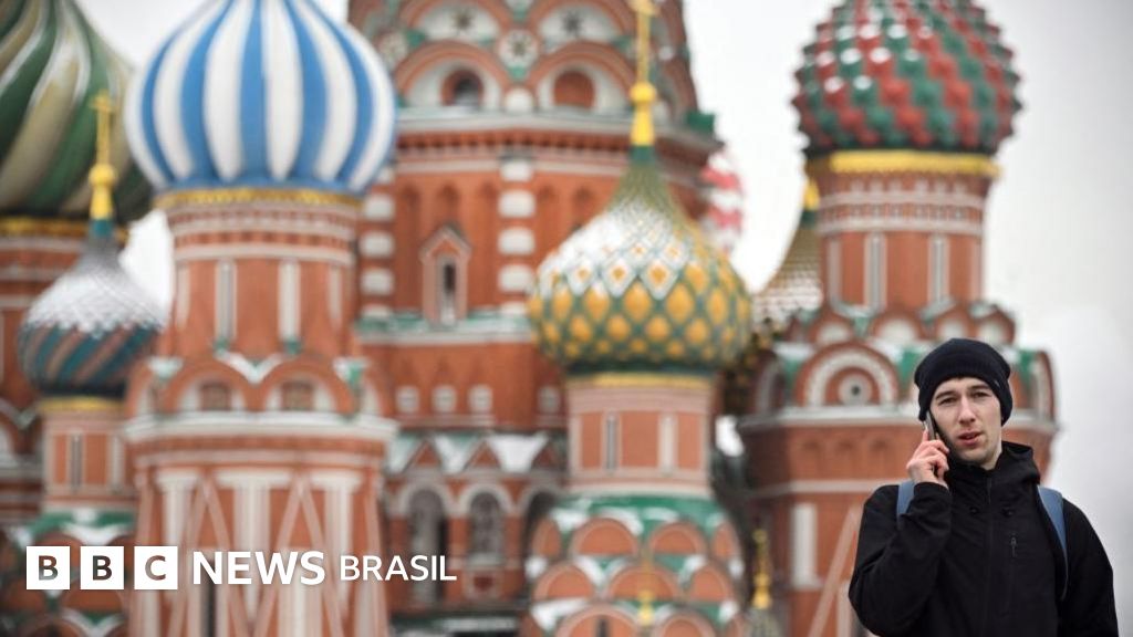 Por que Rússia tentou 'bloquear completamente' WhatsApp no país