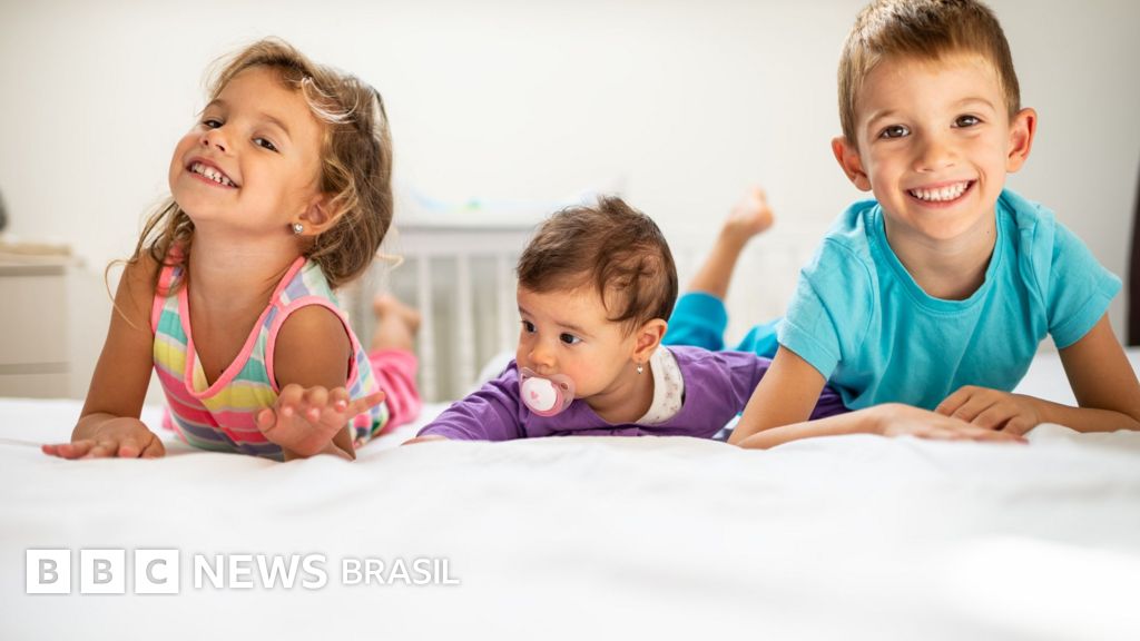 Como ser filho mais velho, do meio ou mais novo molda sua personalidade