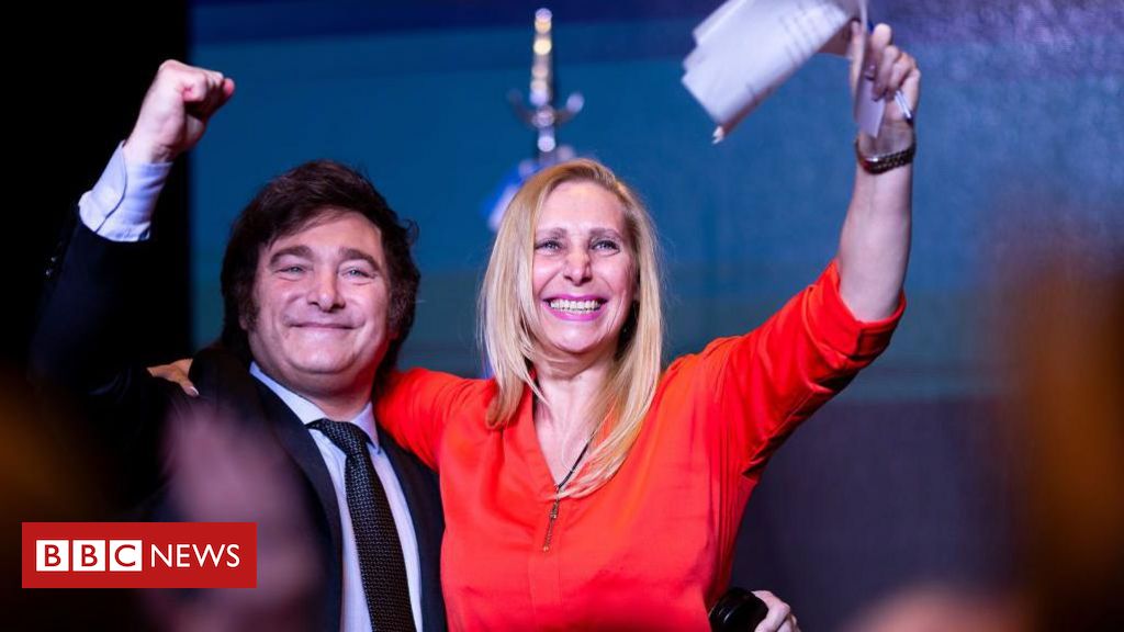 Quem é Karina Milei, a irmã que o presidente eleito da Argentina chama de 'o chefe'