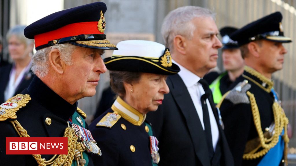 in-pictures-king-charles-iii-leads-queen-elizabeth-ii-s-funeral-procession