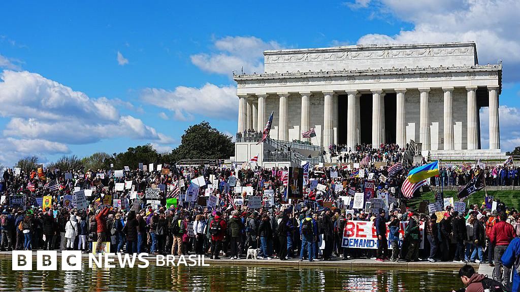 As imagens dos protestos contra Donald Trump que reúnem milhares nos EUA