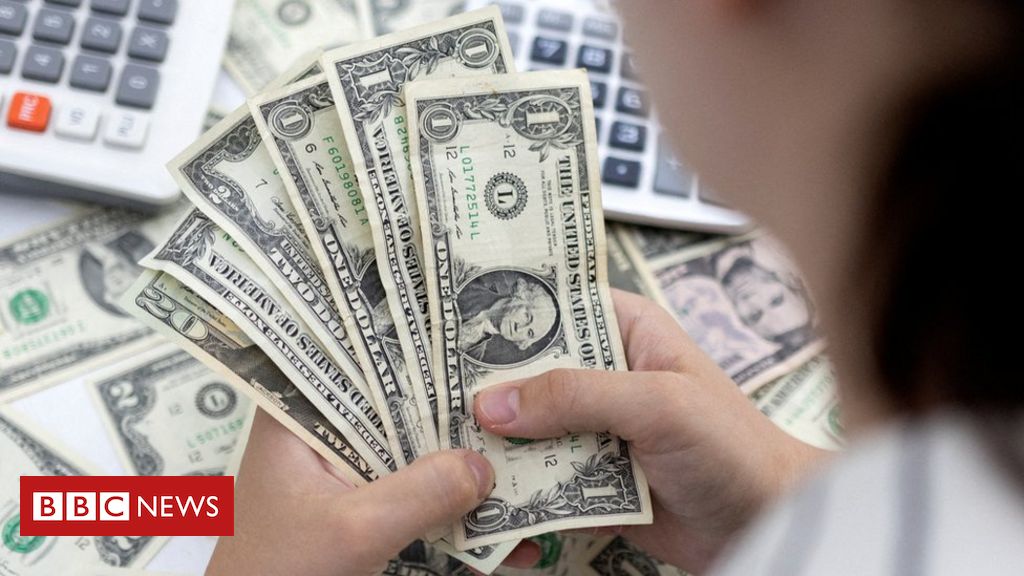 Dólar fecha em alta com dados de inflação dos EUA e do Brasil, Economia