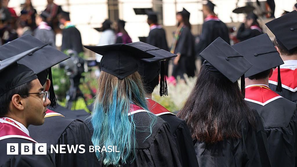 Por que os Estados Unidos cancelaram vistos de 6 mil estudantes