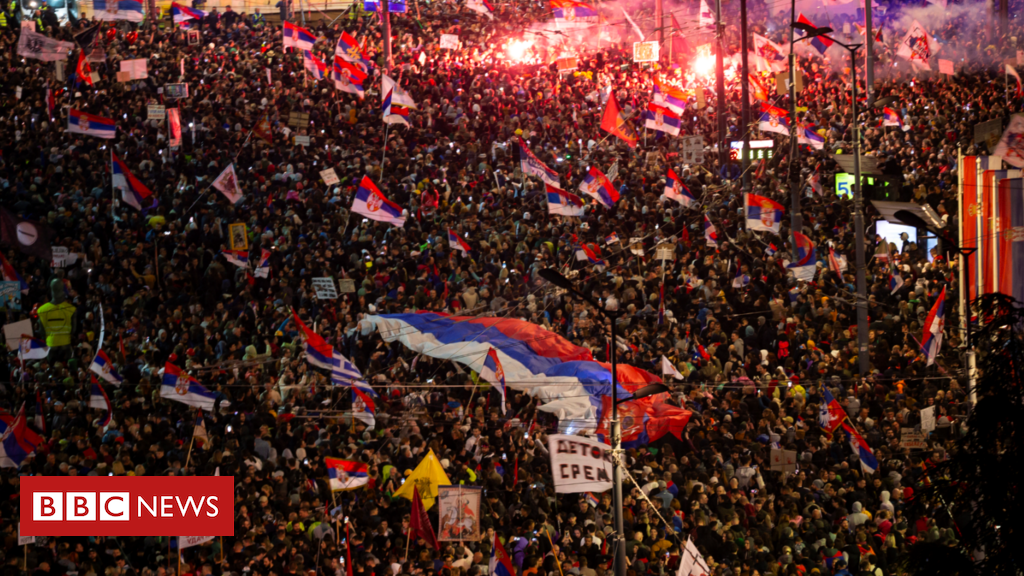 A crise que levou ao maior protesto de rua contra governo na história da Sérvia