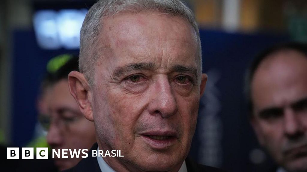Ex-presidente da Colômbia, Álvaro Uribe é condenado a 12 anos de prisão domiciliar