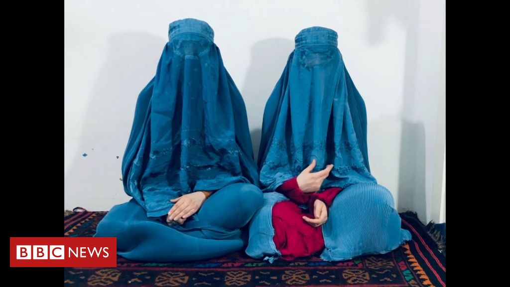As irmãs afegãs que desafiam o Talebã cantando sob a burca 