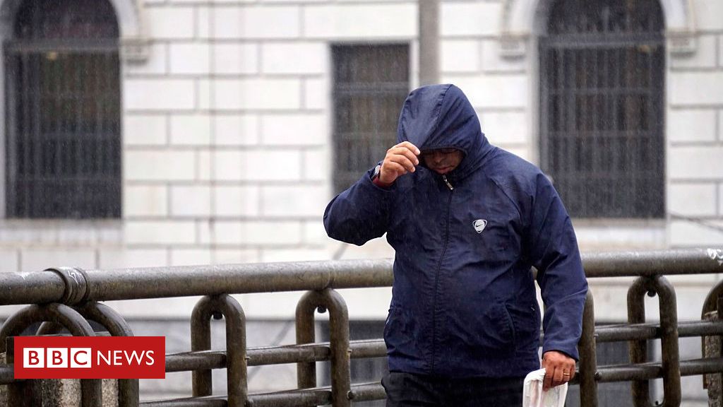 A primeira onda de frio do ano que avança pelo Brasil derrubando temperaturas