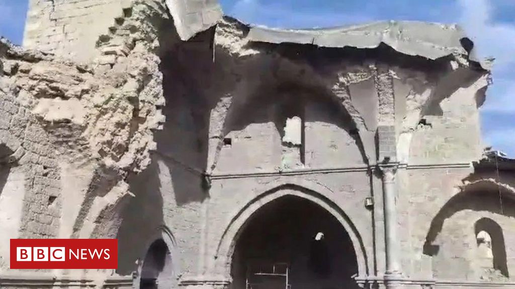 Imagens revelam grandes danos na mesquita mais antiga de Gaza
