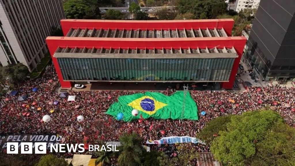 Multidões Protestam Contra PEC da Blindagem e Anistia a Bolsonaro em Capitais Brasileiras