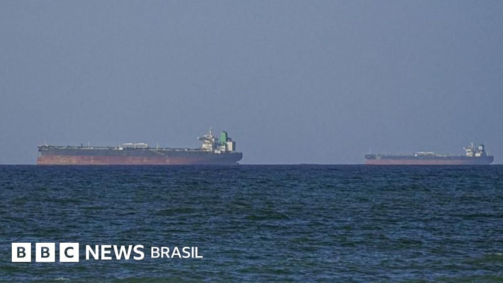 EUA abordam navio com petróleo iraniano, e Trump autoriza tiros contra minas no estreito de Ormuz