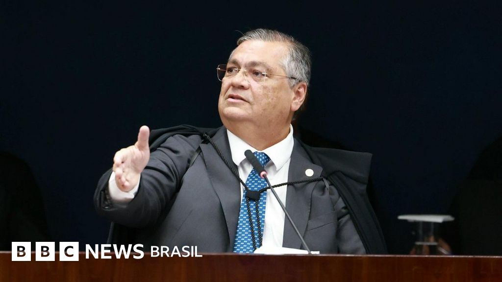 Por que Dino determinou agora investigação de Bolsonaro por supostos crimes na pandemia de Covid-19?