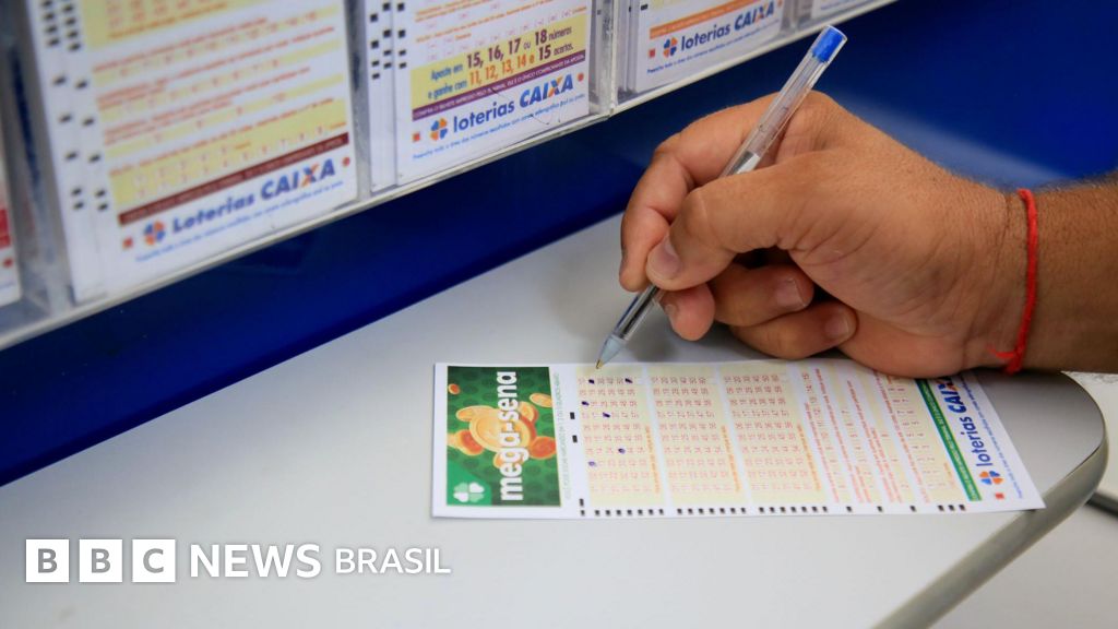 Mega-Sena faz 30 anos e paga R$ 300 milhões; relembre maiores prêmios e saiba o que dá para comprar com esses valores