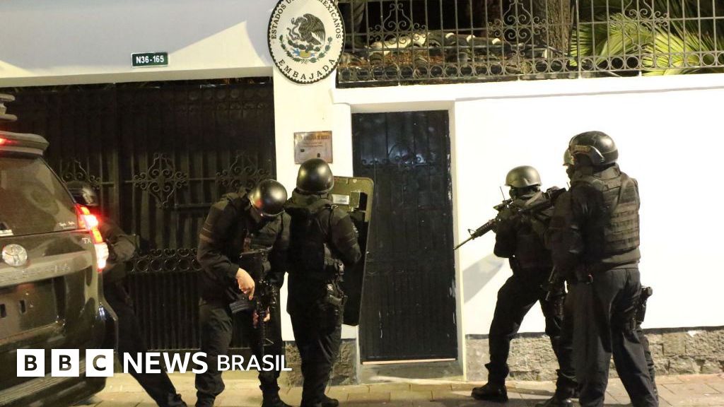 México suspende relações diplomáticas com Equador após prisão em embaixada em Quito. Entenda