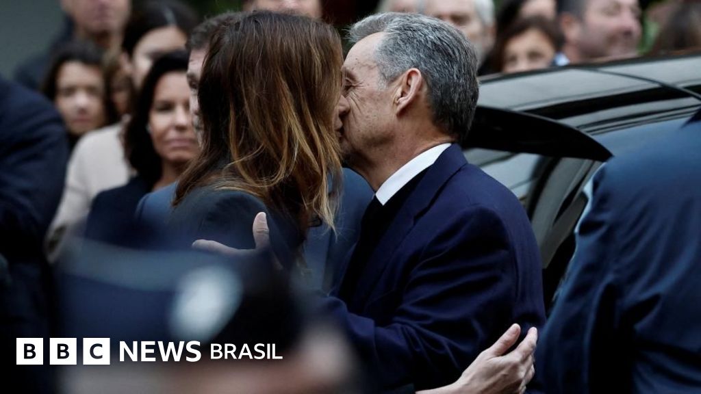 Nicolas Sarkozy é preso: o que prisão de ex-presidente francês tem a ver com ditador líbio Muammar Khadafi?