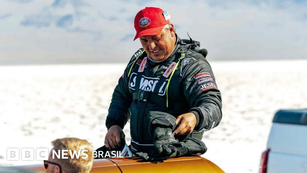 Quem era o piloto que morreu após bater a 450 km/h em busca de recorde terrestre