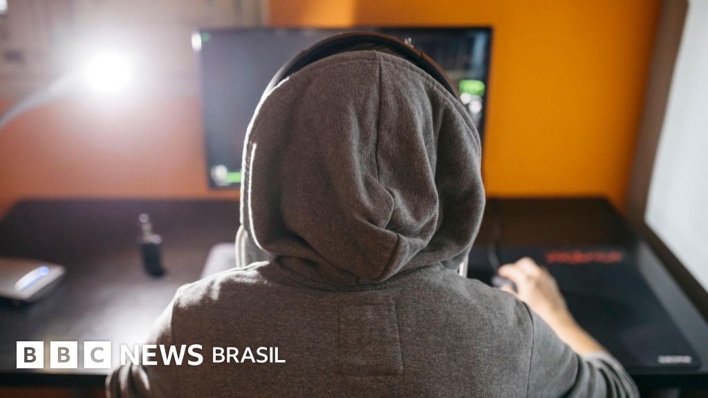 O que é a 'polinização cruzada' na política, que faz extremistas usarem argumentos da direita e da esquerda