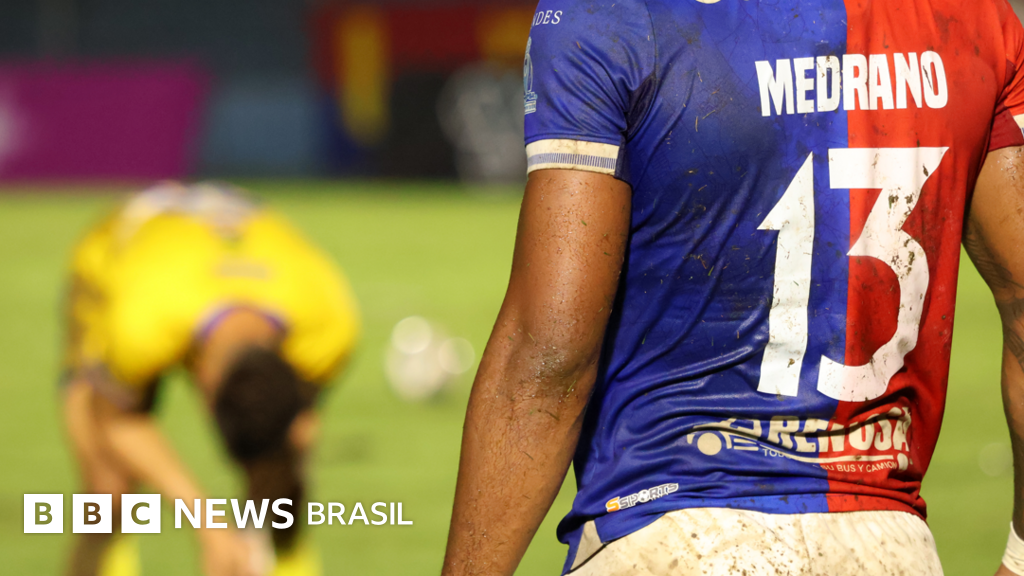 A volta dos 'números malditos' do crime organizado às camisas de futebol em El Salvador