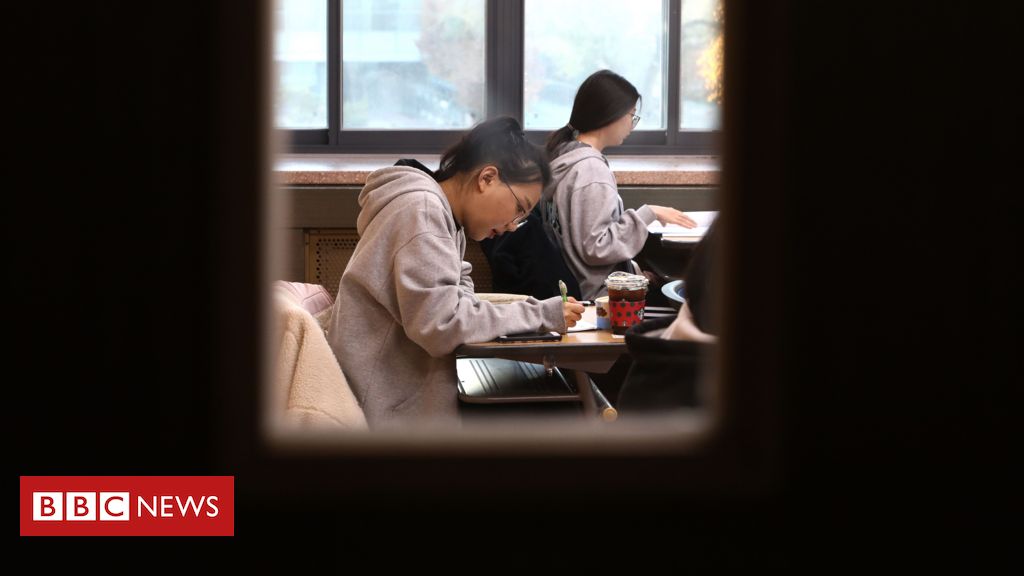 'Enem' coreano: a pressão sobre estudantes que fazem prova que pode definir a vida toda na Coreia do Sul