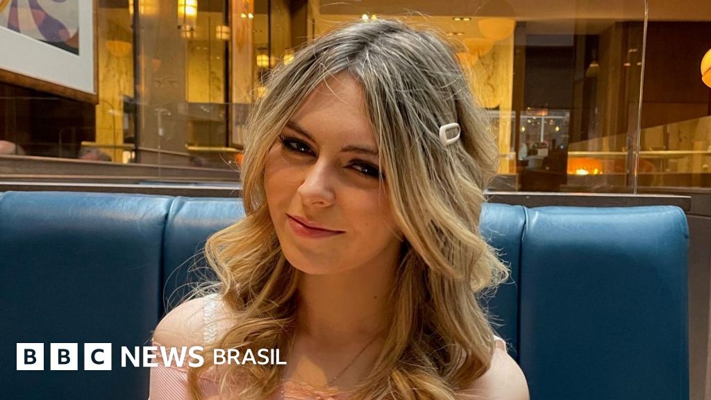 'Os sintomas de câncer de mama da nossa filha foram desprezados pelos médicos porque ela tinha apenas 17 anos'