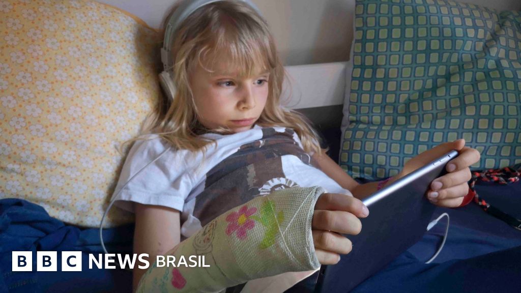 Por que entender o que o tempo de tela faz com o cérebro das crianças é mais complicado do que parece