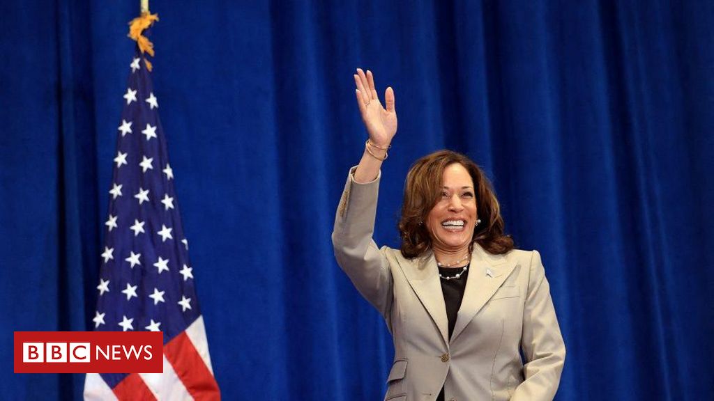 Quem é Kamala Harris, vice-presidente que recebeu apoio de Biden em disputa contra Trump