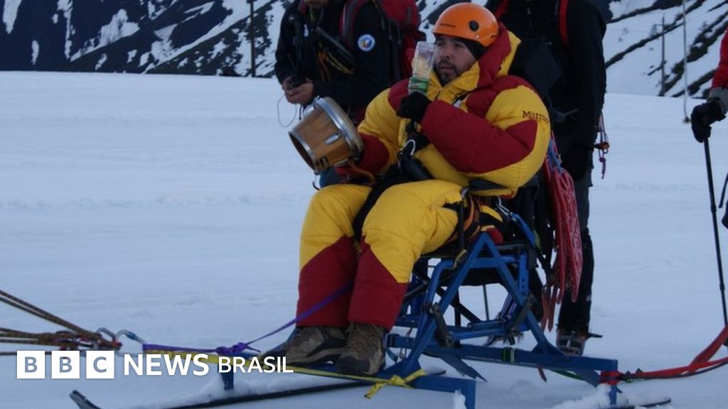 O chileno que escalou vulcão em cadeira de rodas e 10 anos depois tenta repetir feito caminhando