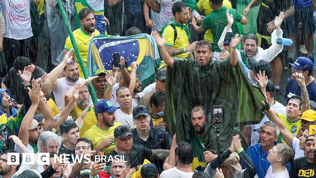 Mais de 80 pessoas são socorridas após raio atingir manifestação em Brasília; como se proteger
