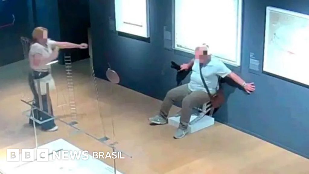 Casal quebra 'cadeira de Van Gogh' ao tentar tirar uma foto em museu italiano