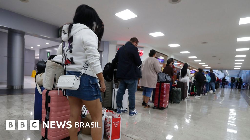 Serviços globais se recuperam lentamente após falha causar apagão cibernético
