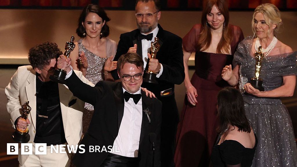 De 'zé ninguém' a vencedor do Oscar: a história do funcionário de escola que enfrentou Putin