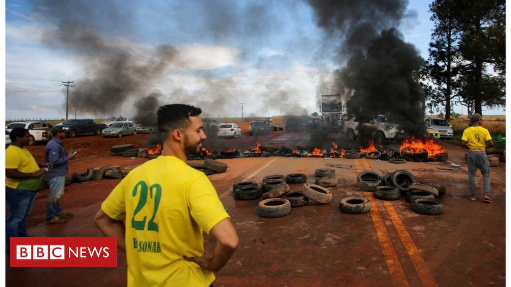 Paralisação de rodovias por apoiadores de Bolsonaro divide caminhoneiros